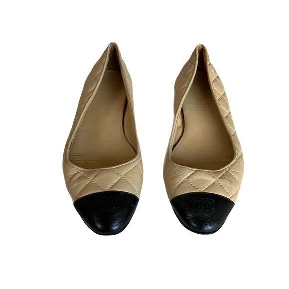 Chanel Quilted Leather Flats Size 37 Beige Black Almond Cap Toe Classic Luxury - Picture 8 of 12